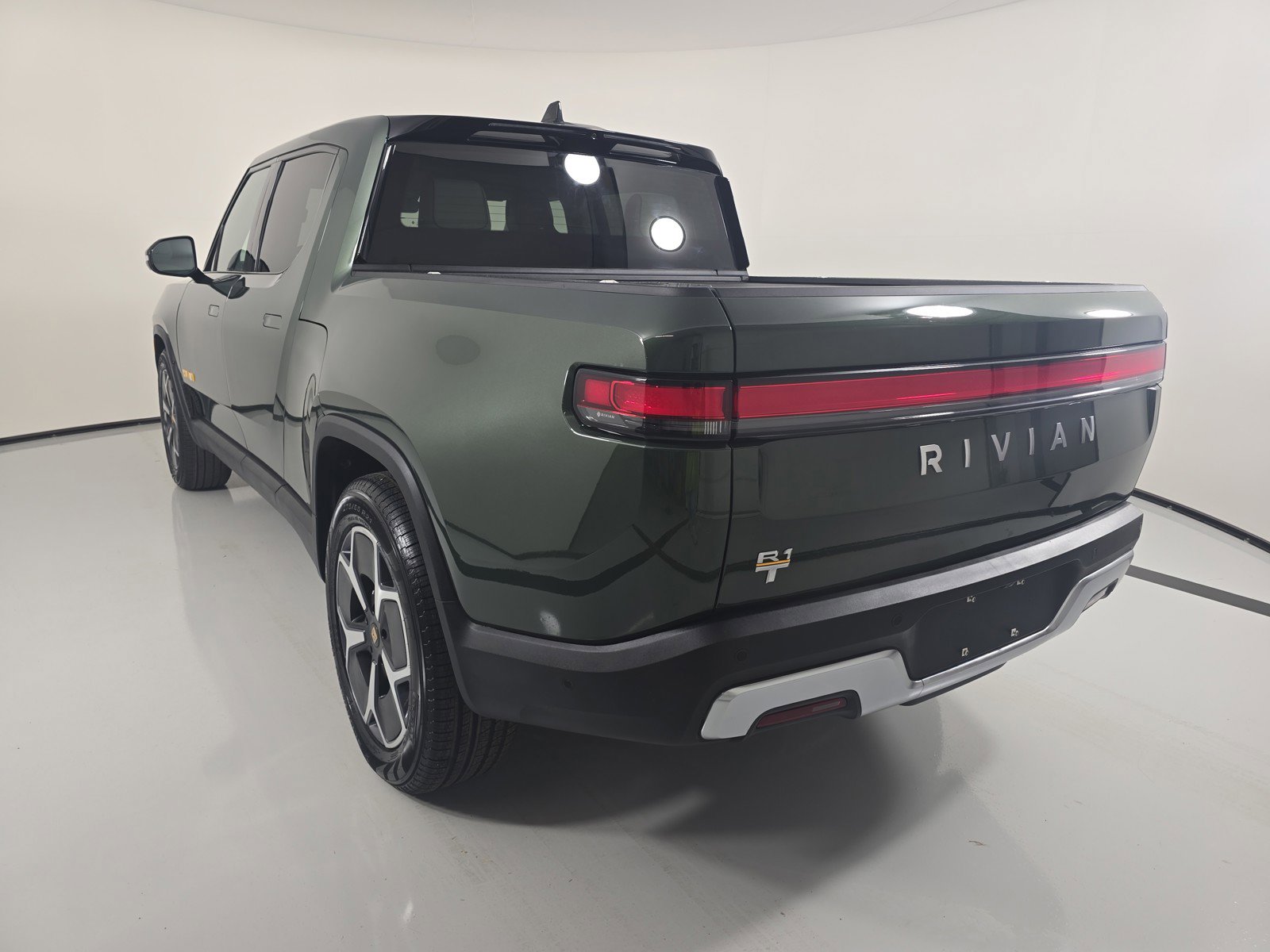 Used 2022 Rivian R1T Adventure AWD/4WD image 3
