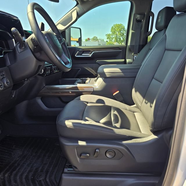 Used 2025 Chevrolet Silverado 2500 LT w/ Trail Boss Package AWD/4WD image 16
