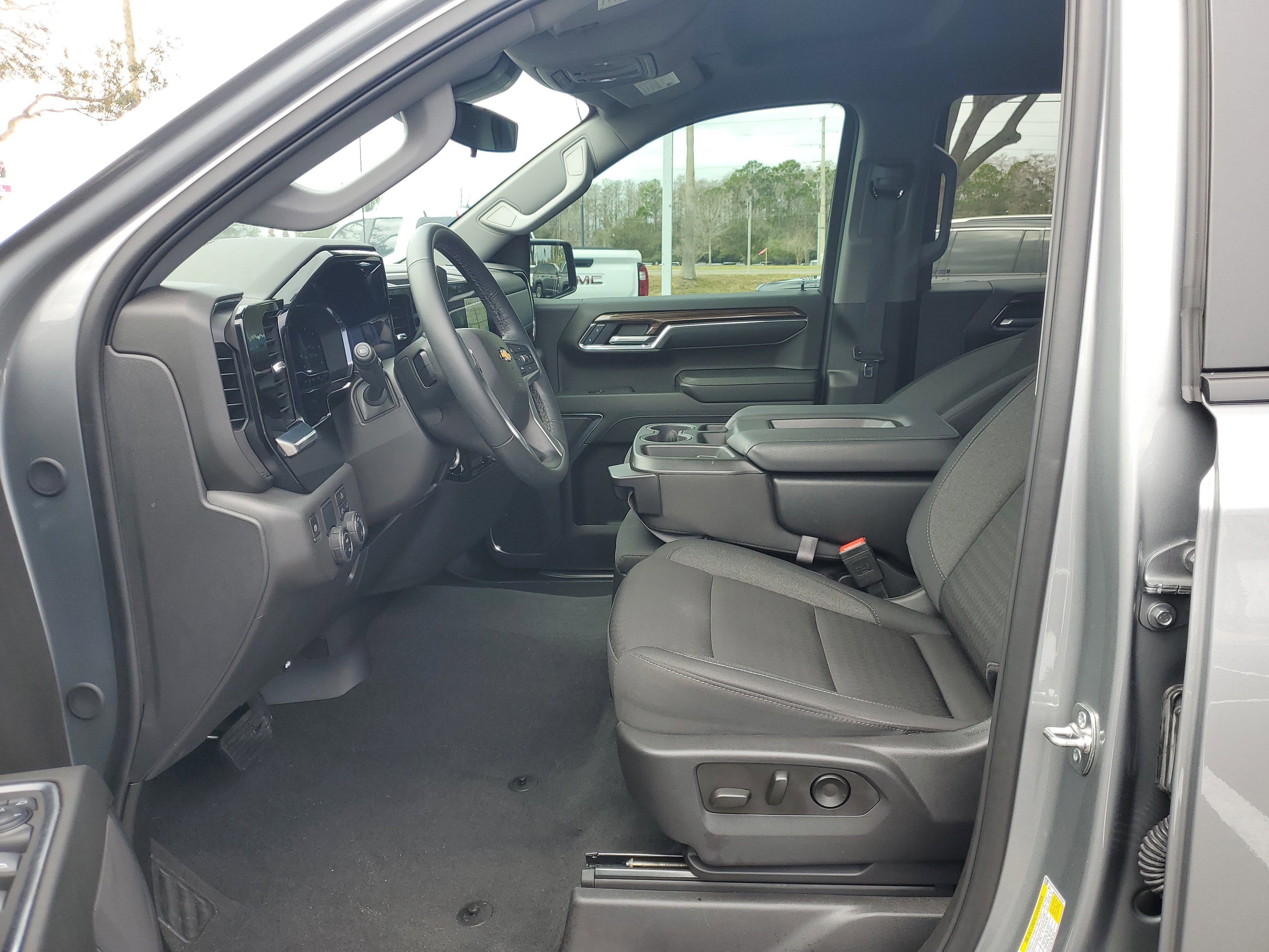 Used 2025 Chevrolet Silverado 1500 LT image 13