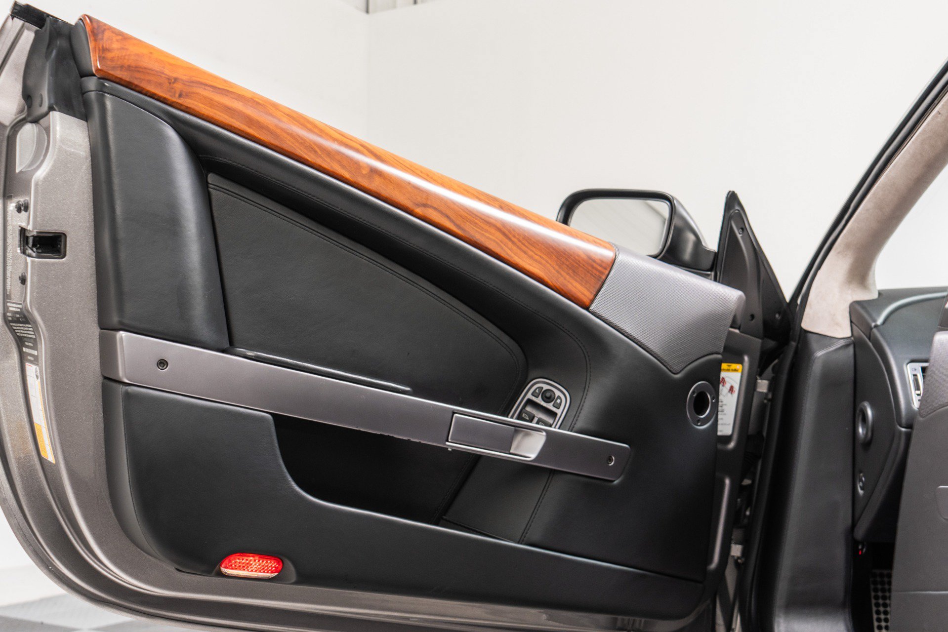 Used 2008 Aston Martin DB9 Volante RWD image 37