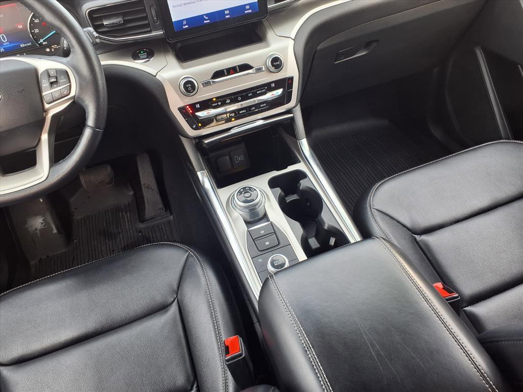 Used 2021 Ford Explorer XLT w/ Equipment Group 202A image 11
