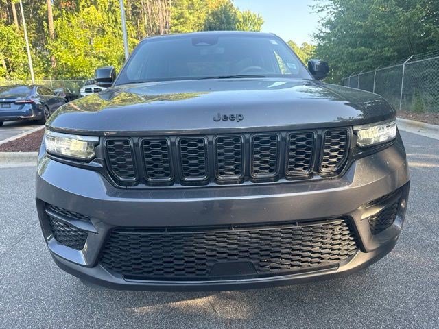 Used 2024 Jeep Grand Cherokee Altitude AWD/4WD image 2