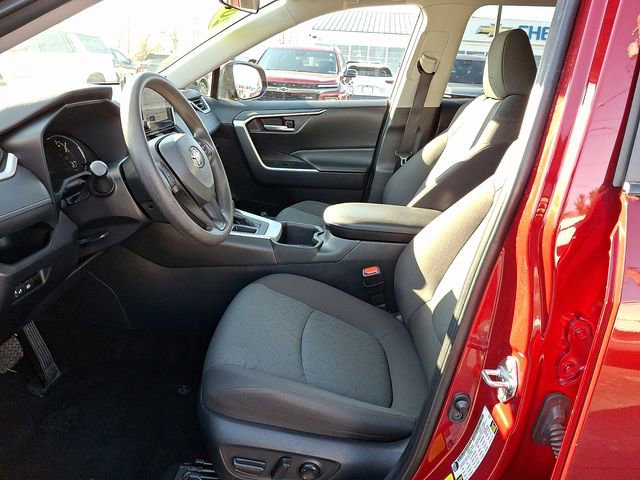 Used 2025 Toyota RAV4 XLE image 14