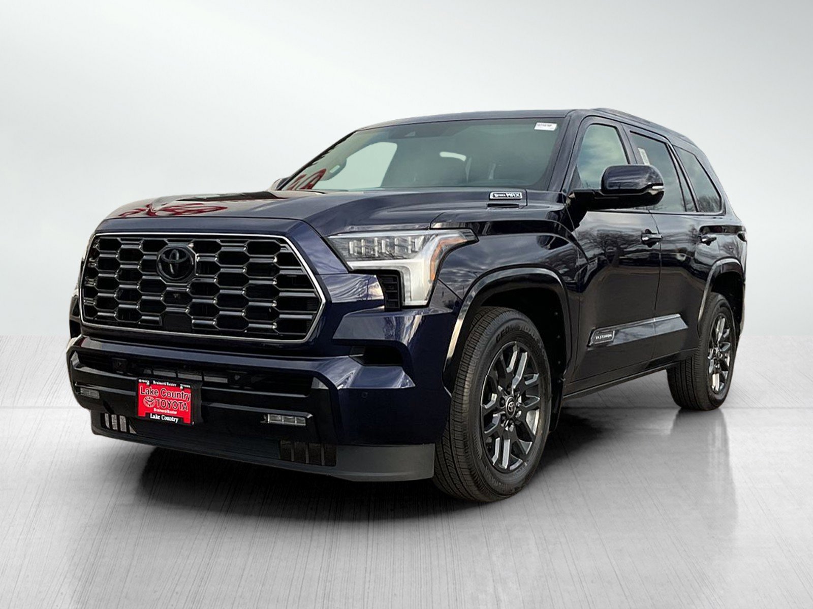 Used 2025 Toyota Sequoia Platinum AWD/4WD image 1
