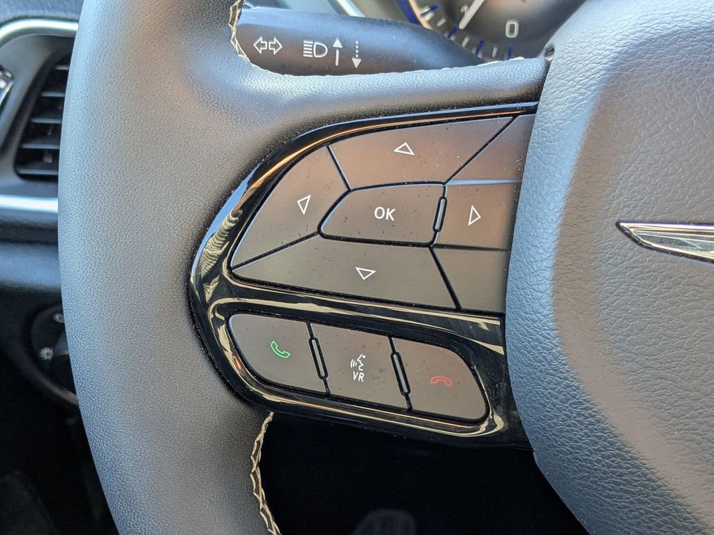 Used 2025 Chrysler Pacifica Limited FWD image 20