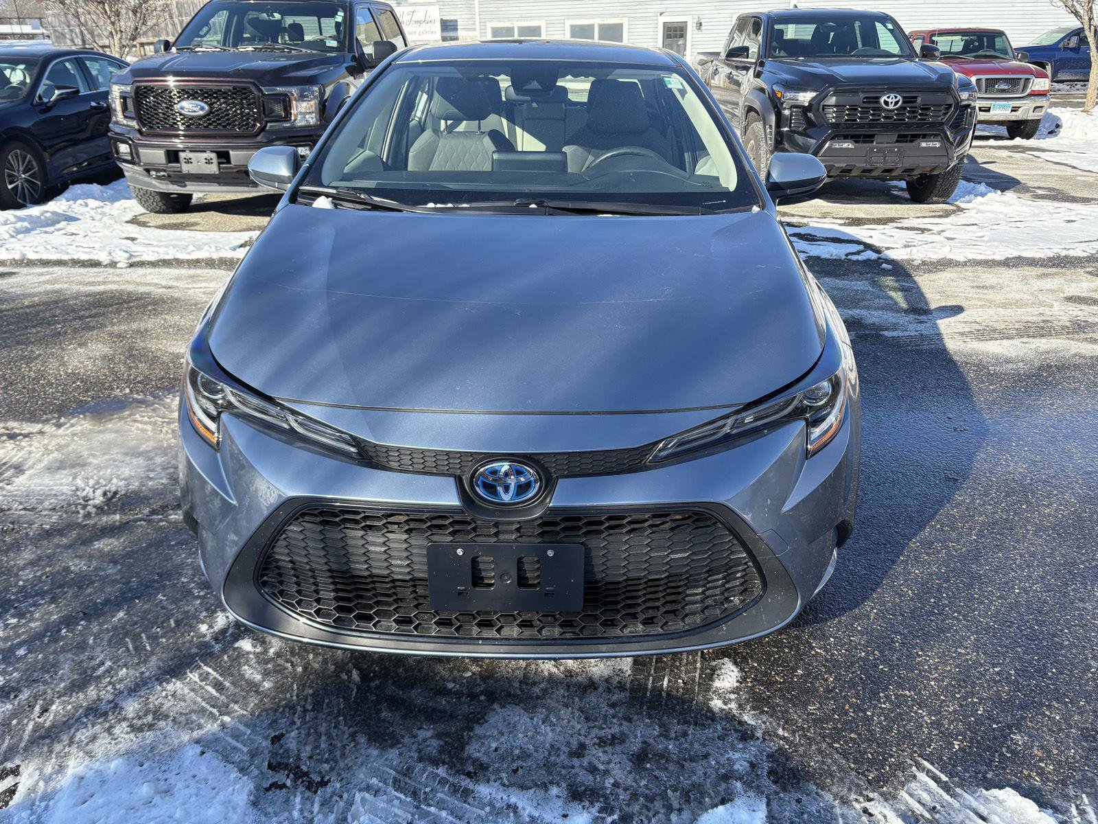 Used 2022 Toyota Corolla LE image 2