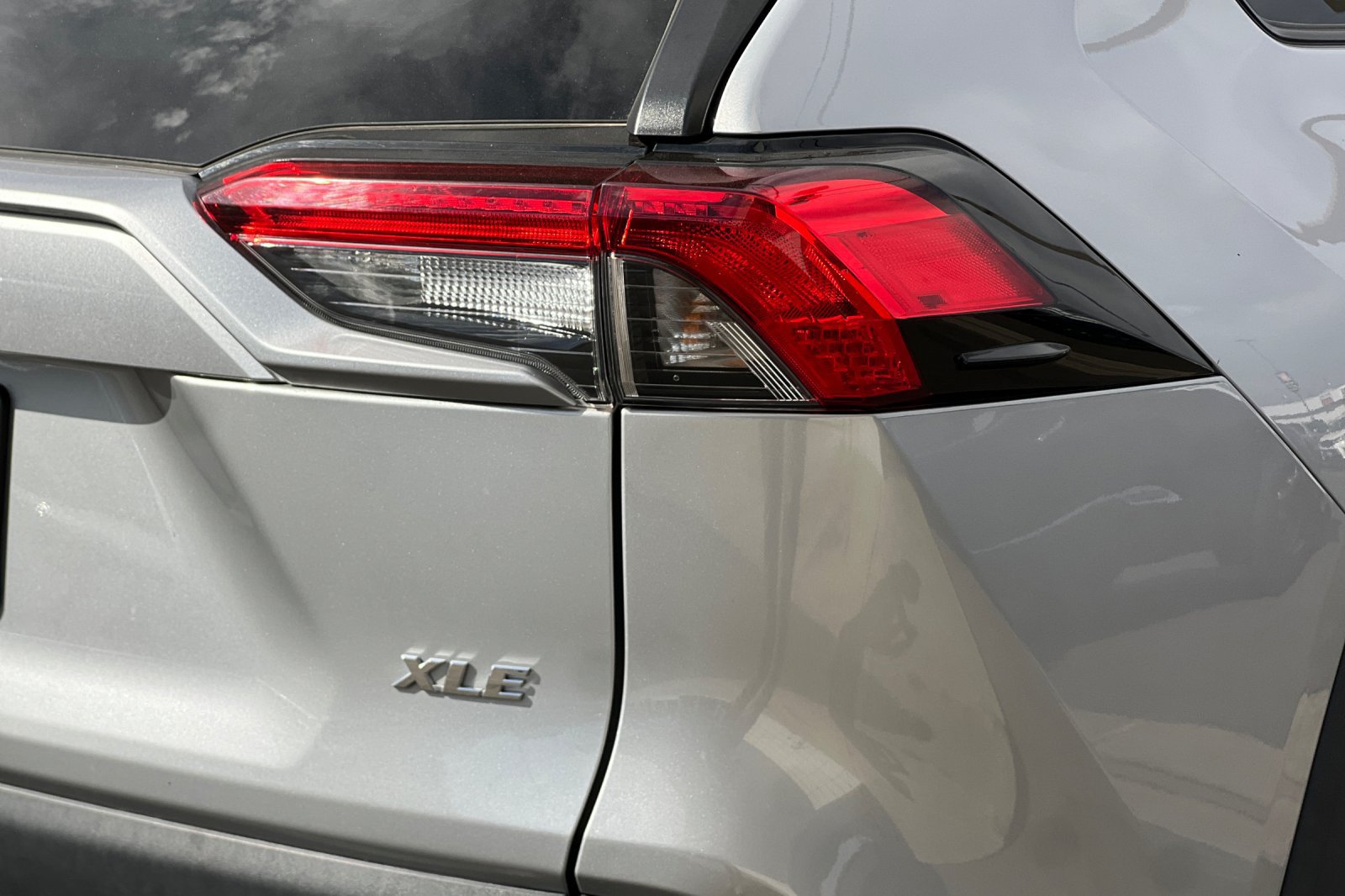 Used 2025 Toyota RAV4 XLE FWD image 27