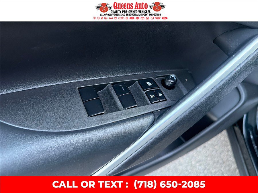 Used 2022 Toyota Corolla Cross LE AWD/4WD image 43