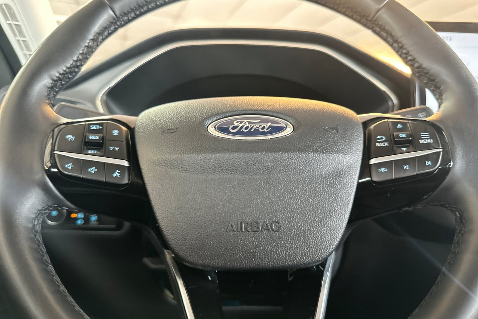 Used 2024 Ford Escape Platinum AWD/4WD image 24