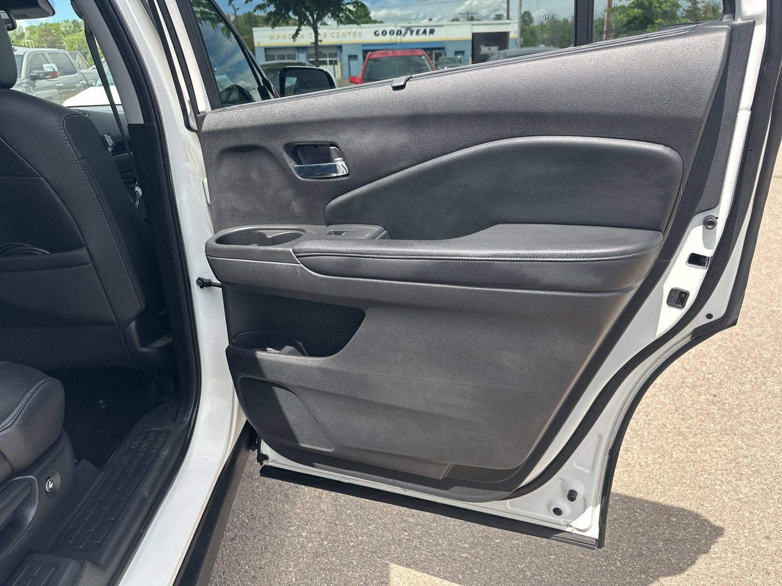 Used 2018 Honda Pilot Touring image 40