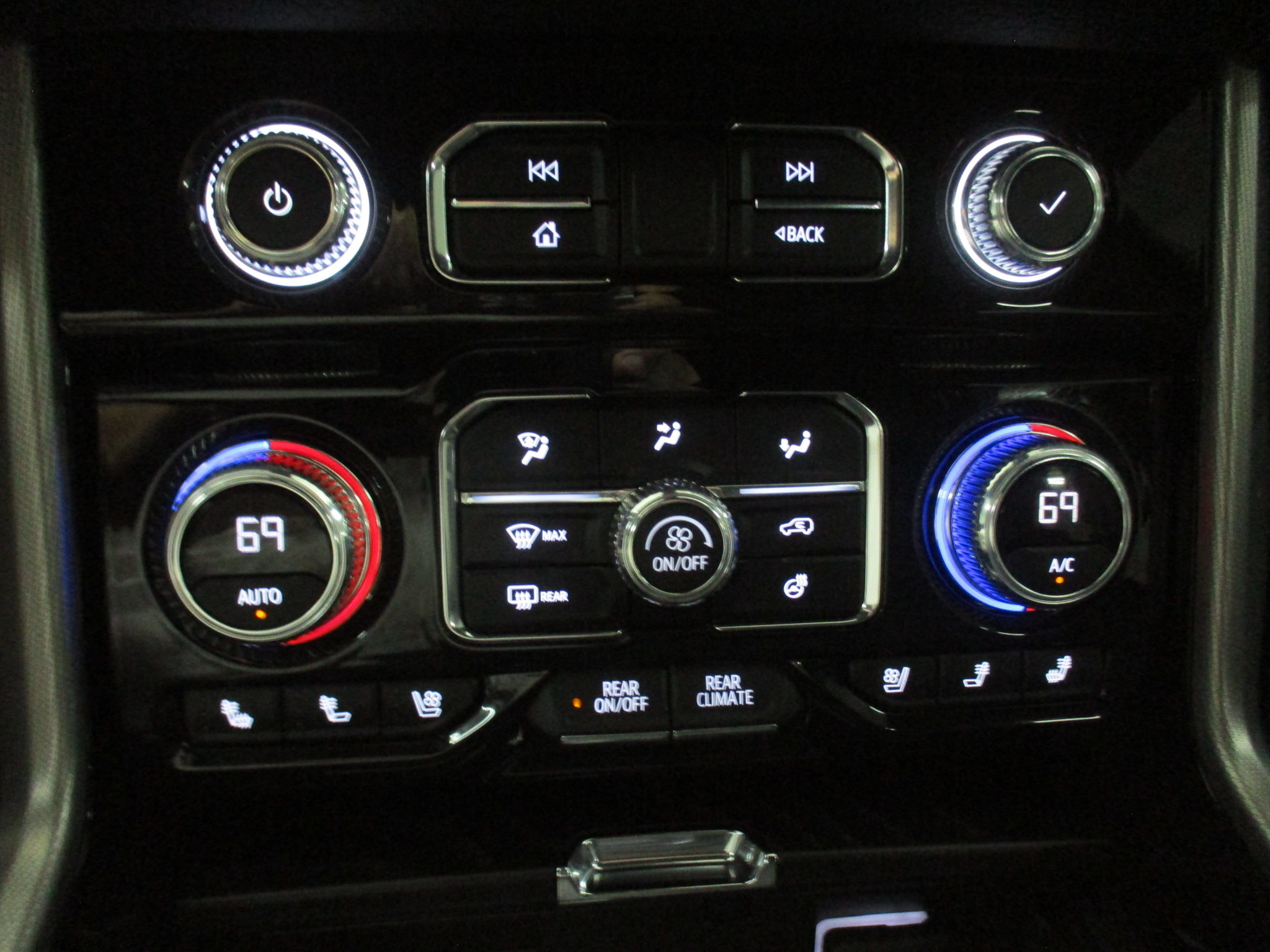 Certified 2024 GMC Yukon Denali w/ Advanced Technology Package AWD/4WD image 33