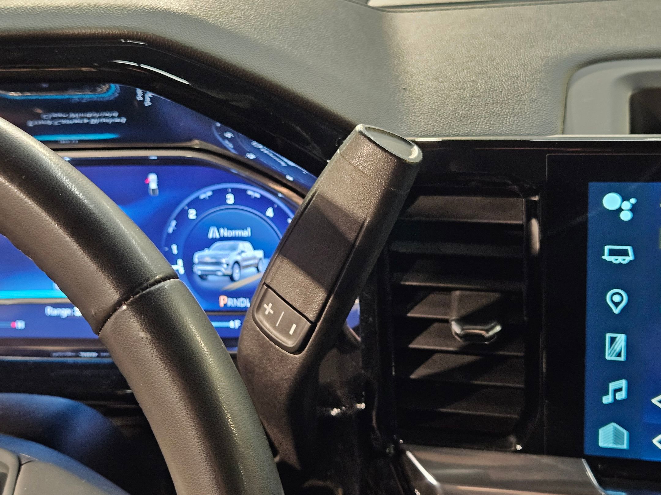 Used 2024 Chevrolet Silverado 1500 LT image 31