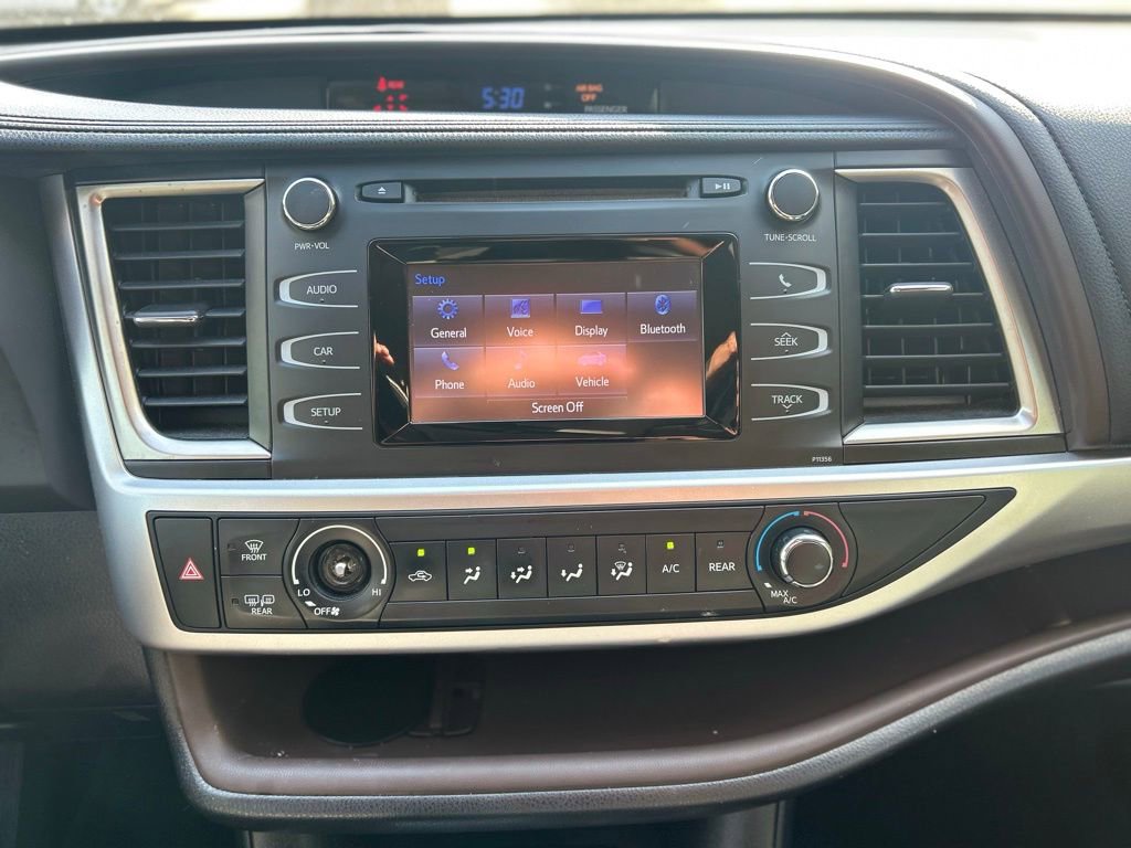 Used 2017 Toyota Highlander LE FWD image 15