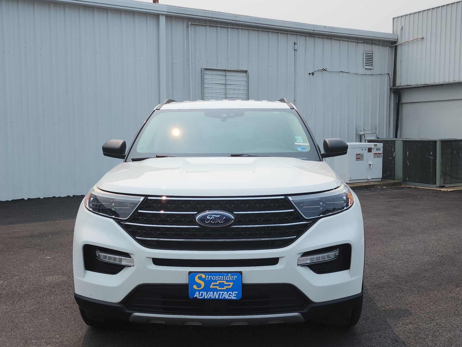 Used 2020 Ford Explorer XLT w/ Equipment Group 202A AWD/4WD image 8