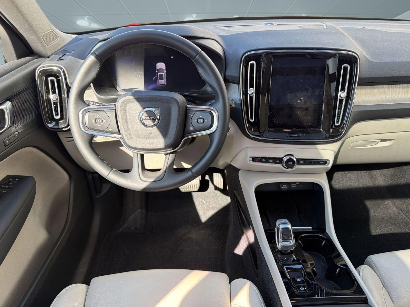 Used 2023 Volvo XC40 B5 Plus w/ Protection Package Premier image 26