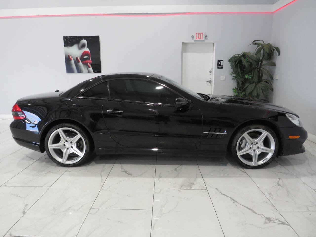Used 2011 Mercedes-Benz SL 550 image 3
