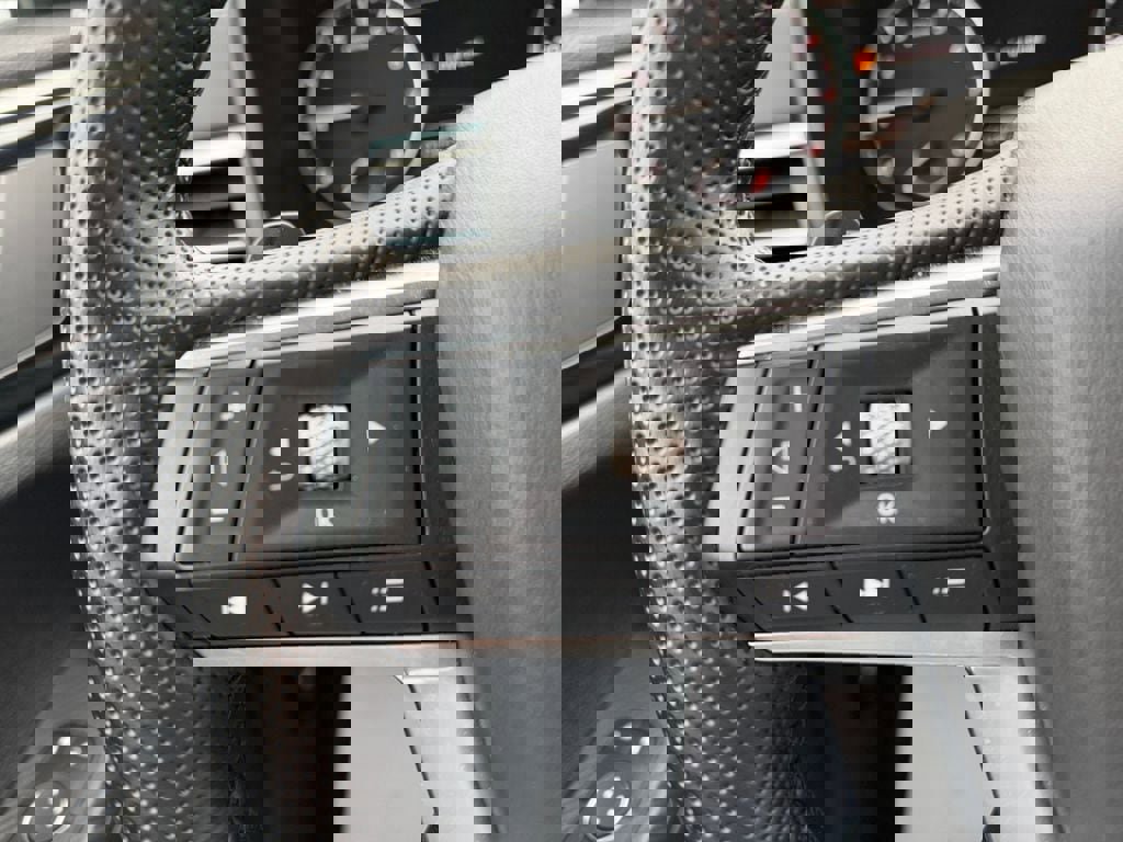 Used 2025 Mitsubishi Outlander SE image 17