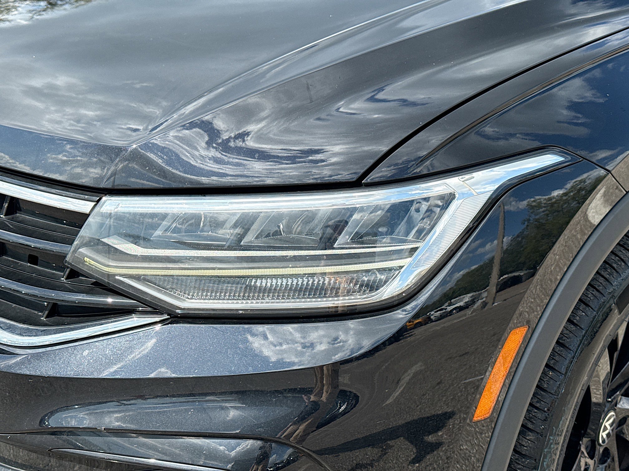 Used 2023 Volkswagen Tiguan SE R-Line image 9