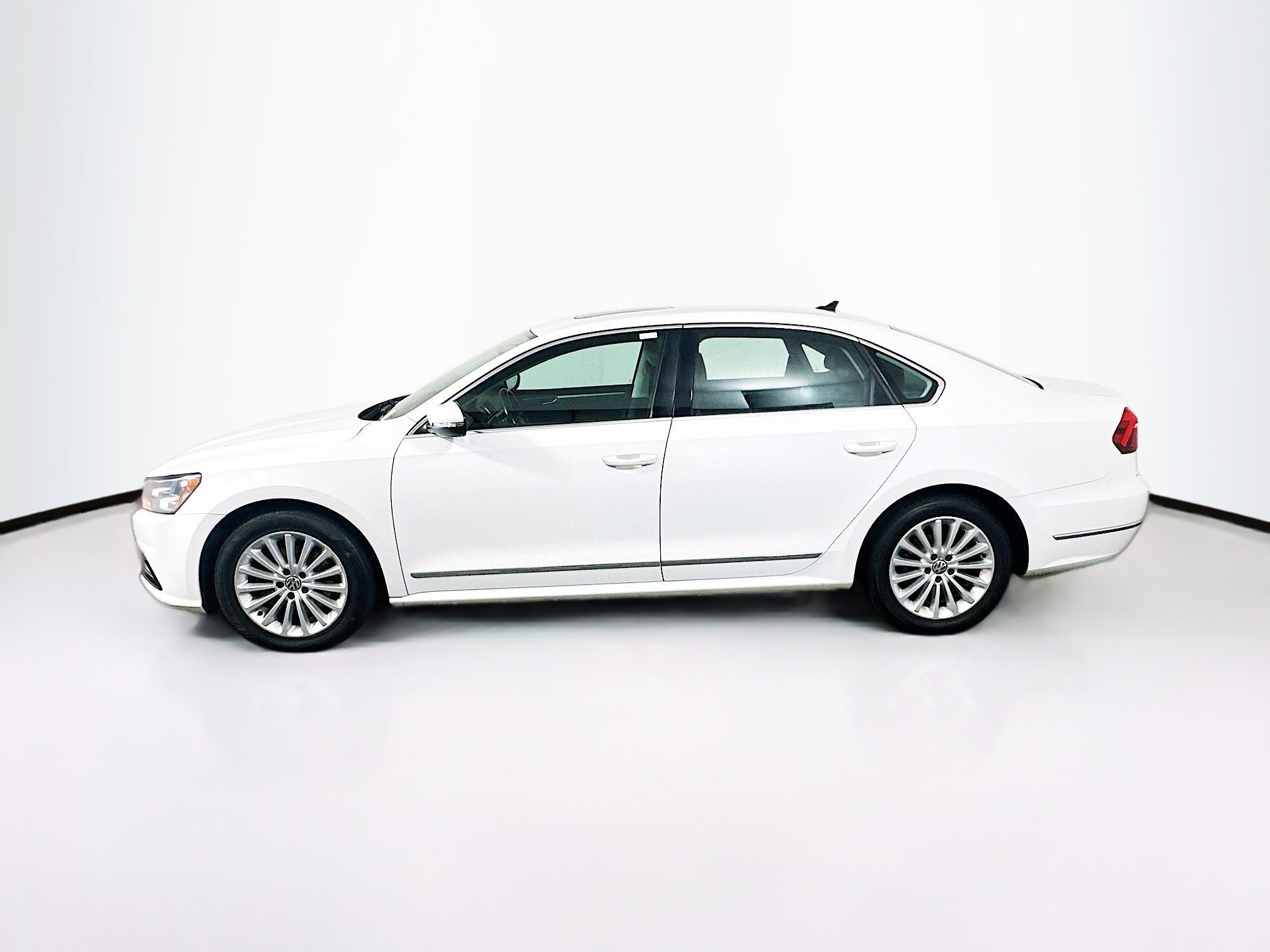 Used 2017 Volkswagen Passat 1.8T SE image 4