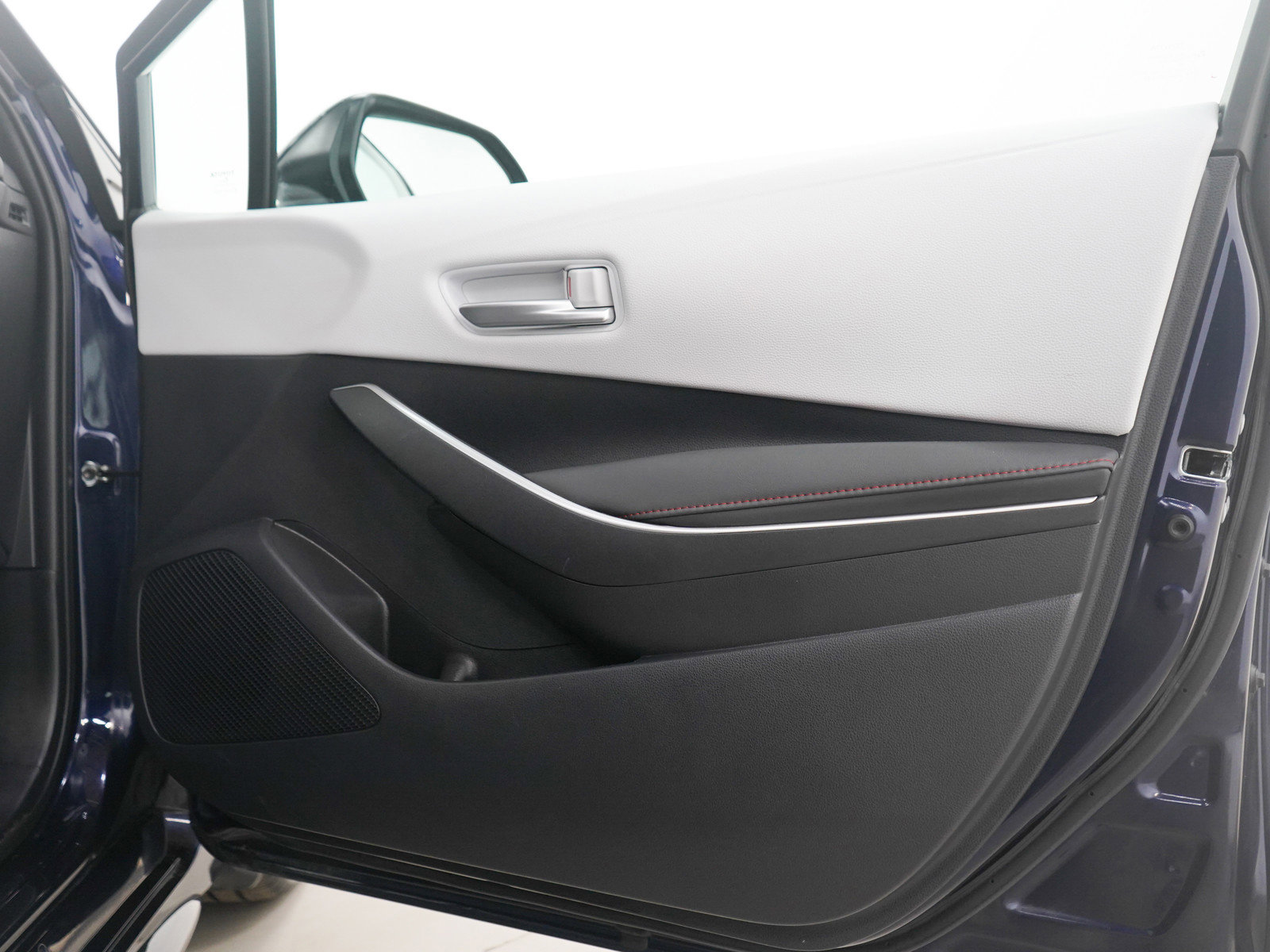 Used 2023 Toyota Corolla SE image 9