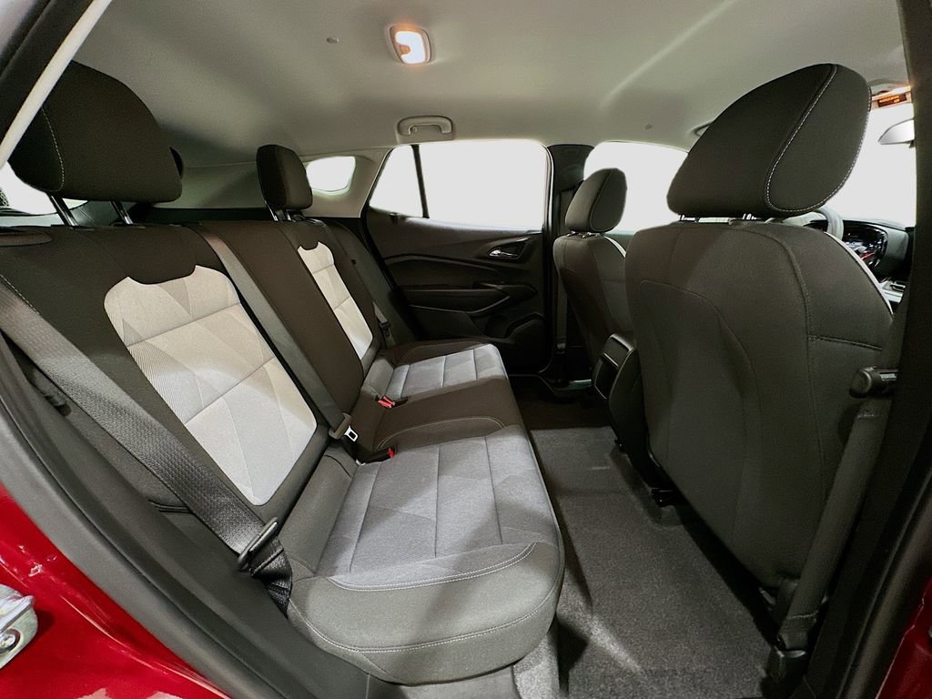 Used 2025 Chevrolet Trax LS image 27