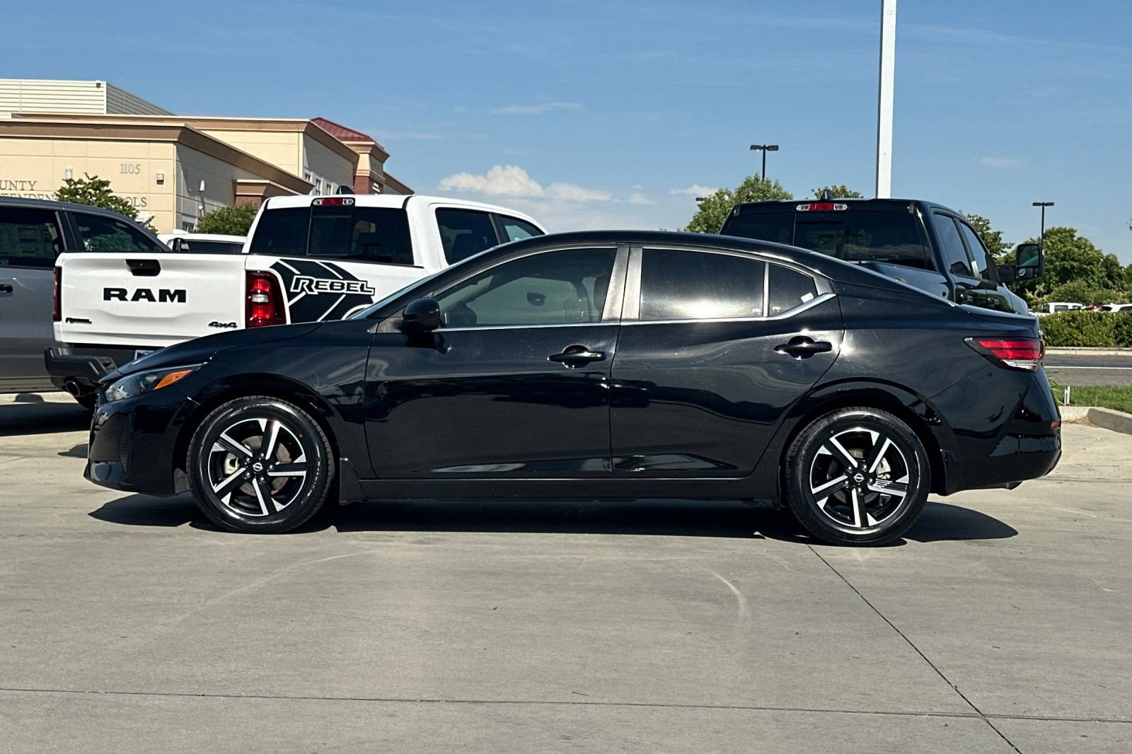 Used 2024 Nissan Sentra SV FWD image 3