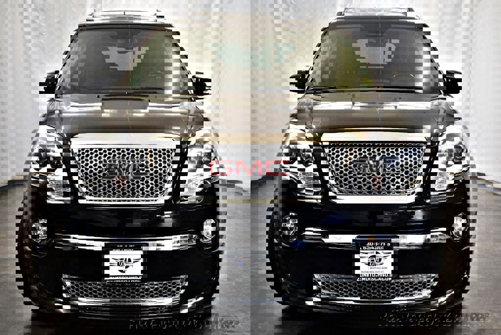 Used 2011 GMC Acadia Denali image 4