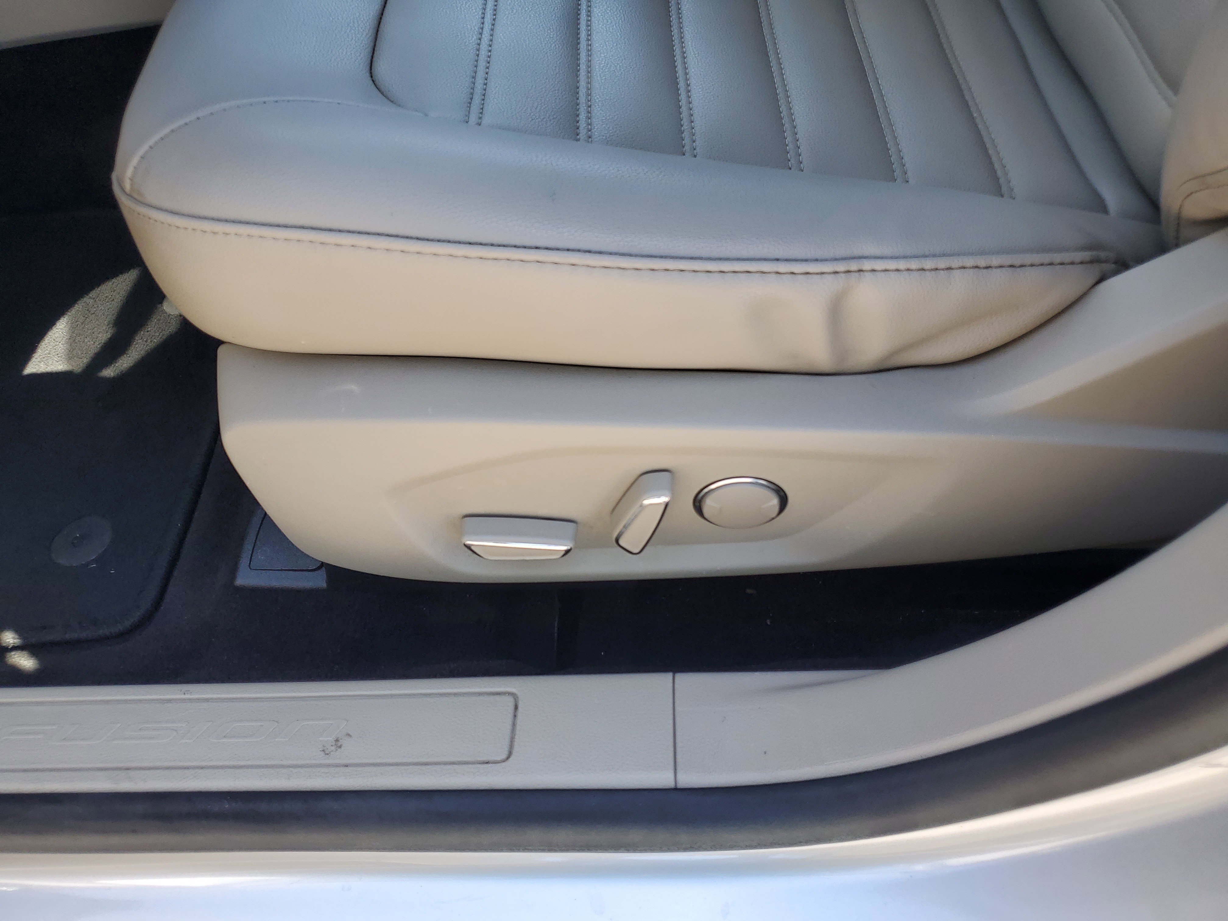 Used 2020 Ford Fusion SEL image 13