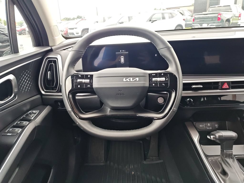 Used 2026 Kia Sorento LX FWD image 16