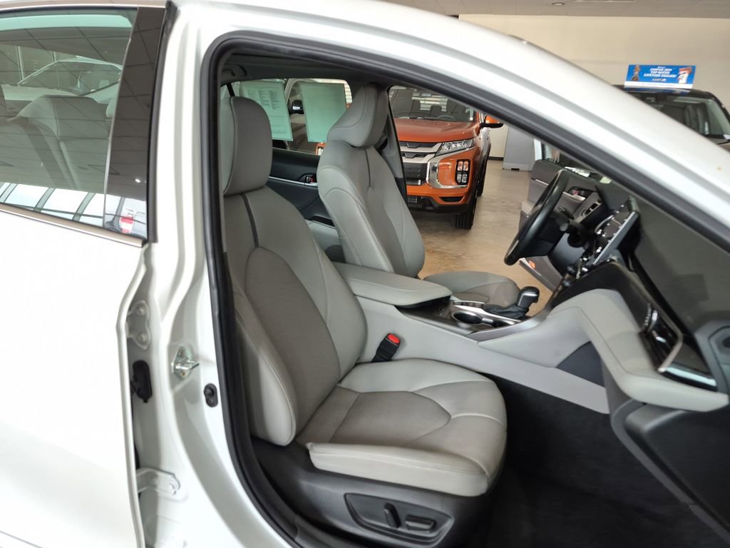 Used 2022 Toyota Camry XLE FWD image 16