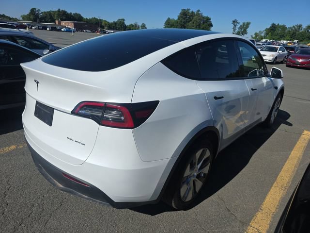 Used 2024 Tesla Model Y Long Range AWD/4WD image 3