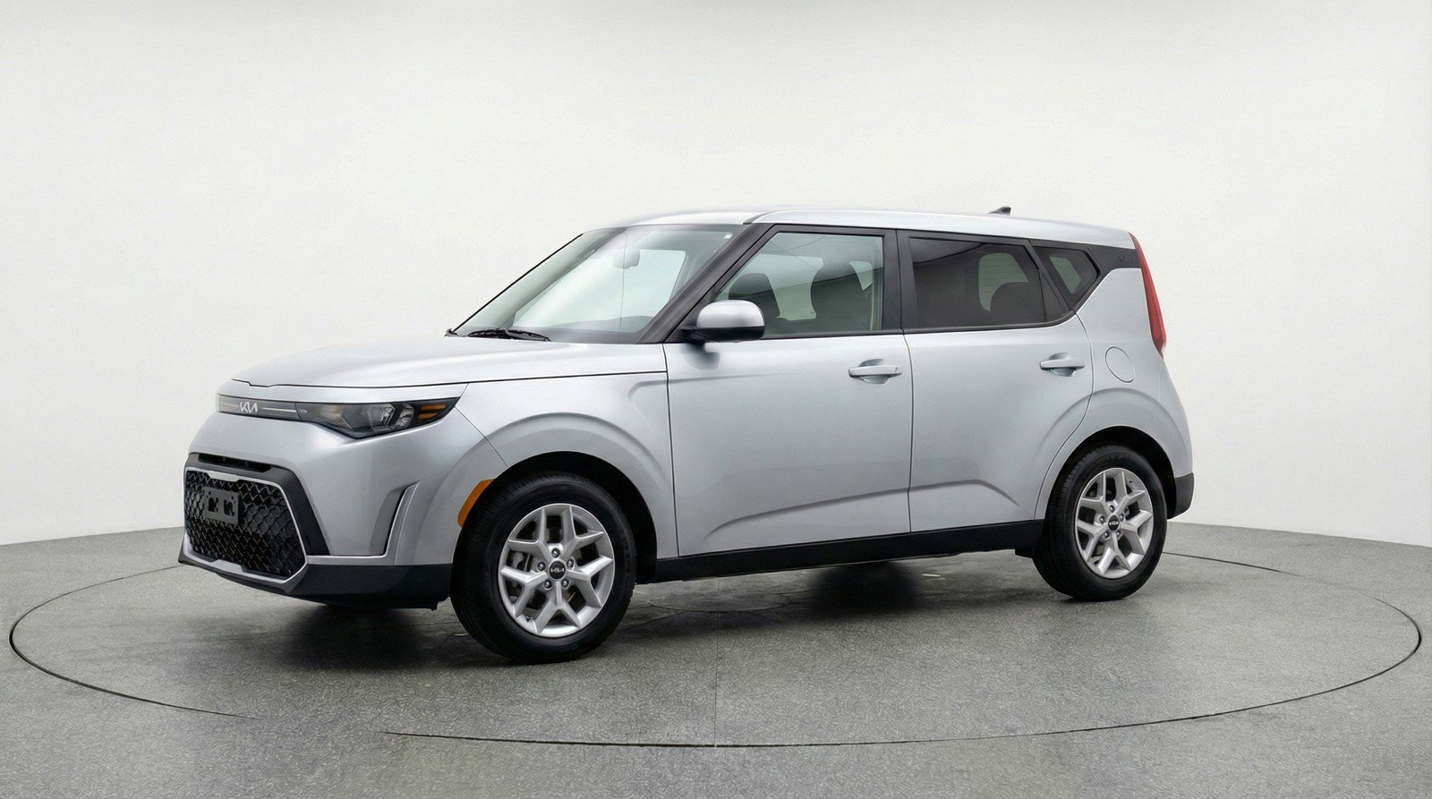 Used 2025 Kia Soul LX w/ LX Technology Package image 2