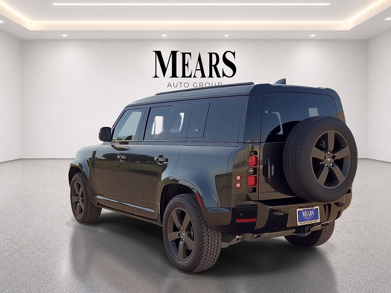 Used 2024 Land Rover Defender 110 X-Dynamic SE AWD/4WD image 3