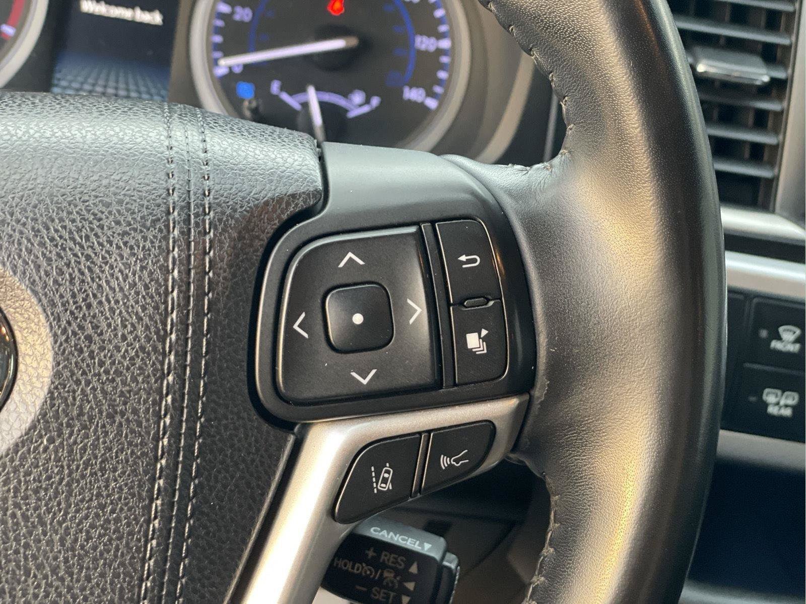 Used 2018 Toyota Highlander XLE AWD/4WD image 34