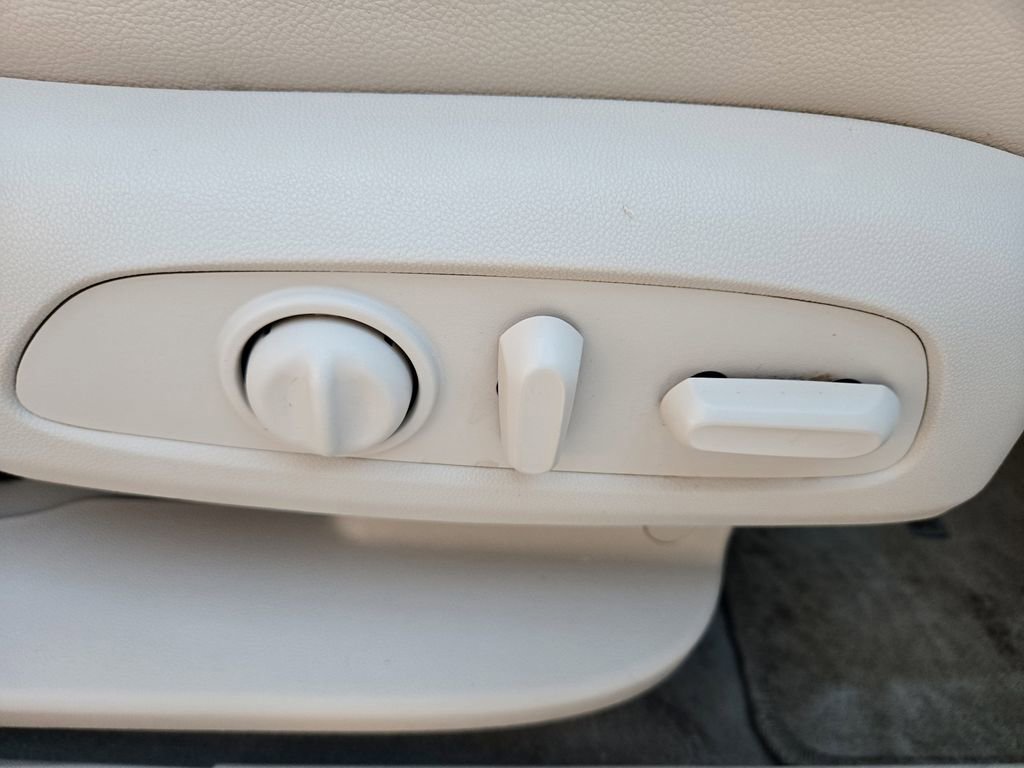 Used 2023 GMC Acadia Denali FWD image 28