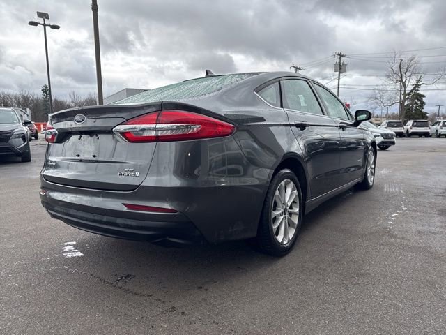 Used 2019 Ford Fusion SE image 2