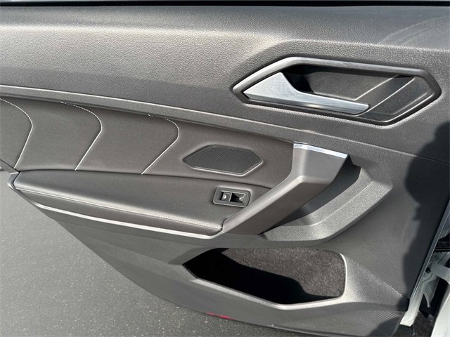 Used 2022 Volkswagen Tiguan SE image 10
