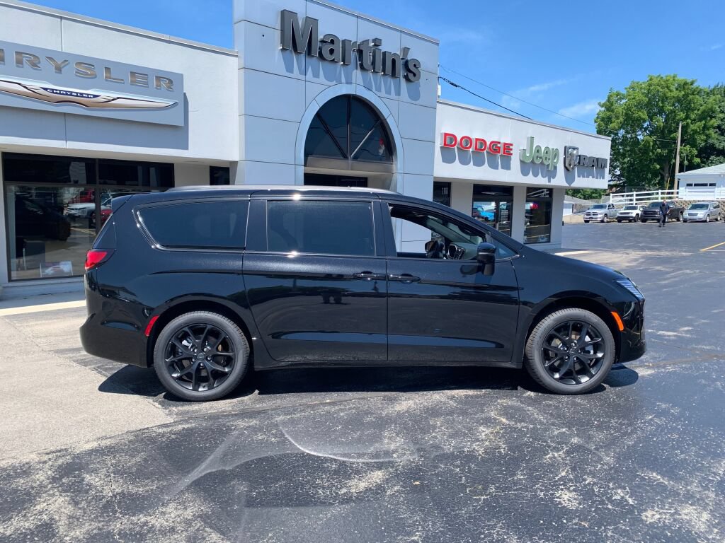New 2027 Chrysler Pacifica Limited AWD/4WD image 8