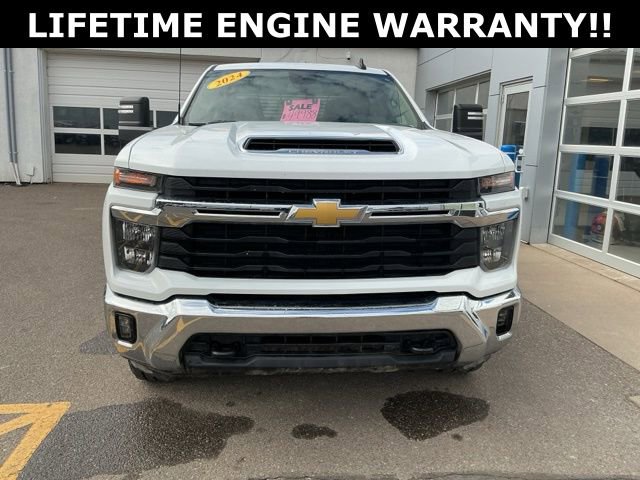 Used 2024 Chevrolet Silverado 2500 LT w/ Convenience Package AWD/4WD image 3