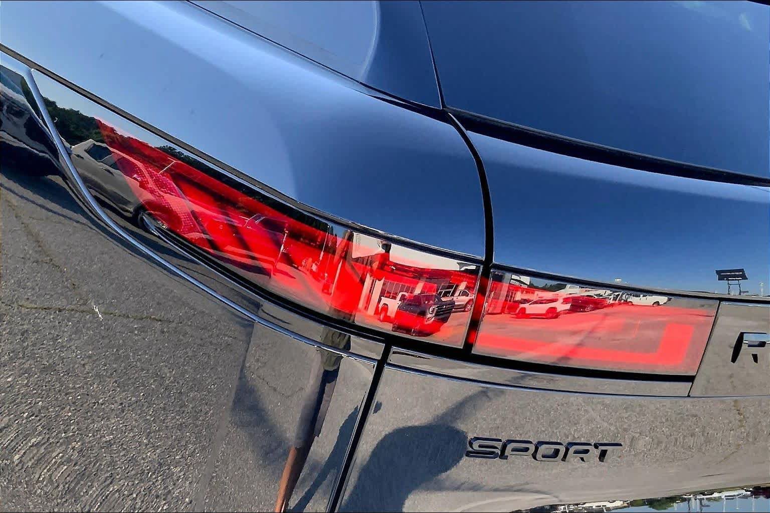 Used 2024 Land Rover Range Rover Sport SE AWD/4WD image 27
