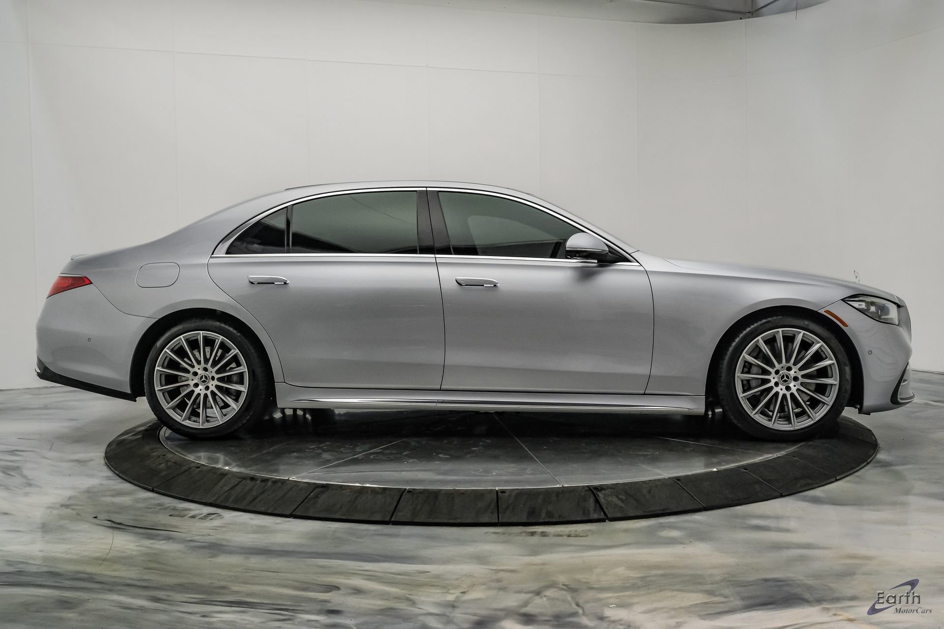 Used 2022 Mercedes-Benz S 580 4MATIC Sedan w/ AMG Line Package image 26