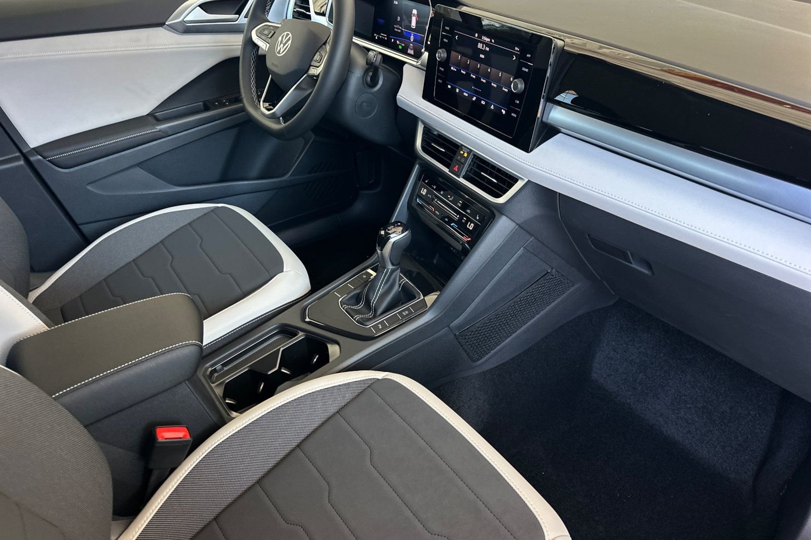 New 2026 Volkswagen Taos SE FWD image 16