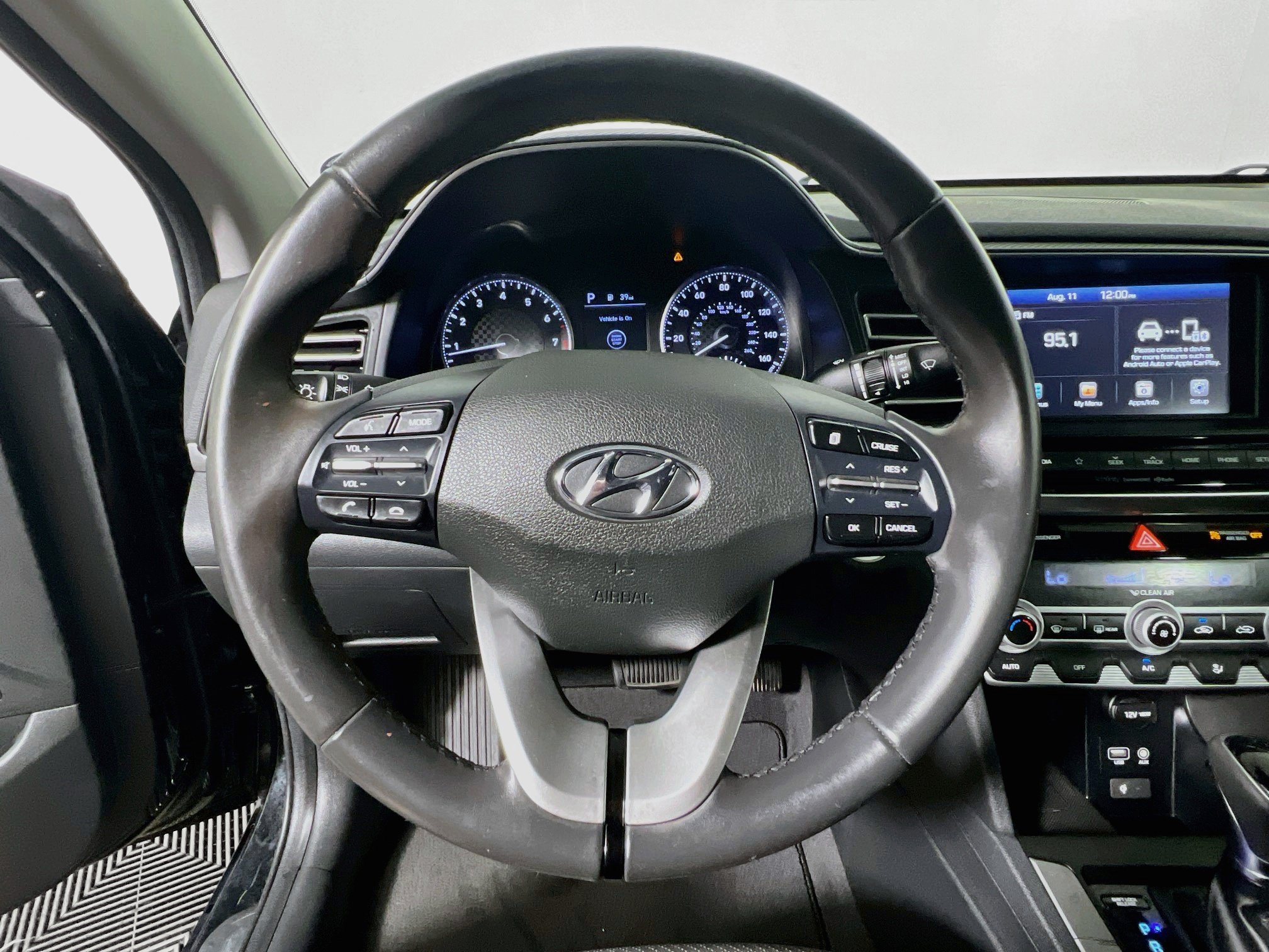 Used 2019 Hyundai Elantra Limited w/ Cargo Package FWD image 17