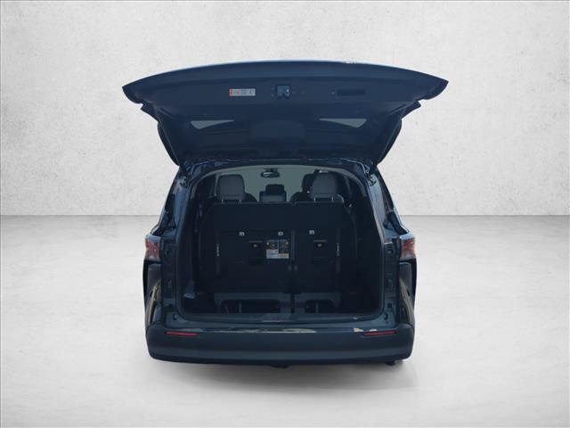 Certified 2026 Toyota Sienna XLE FWD image 6