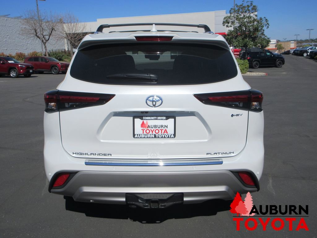New 2026 Toyota Highlander Platinum image 4