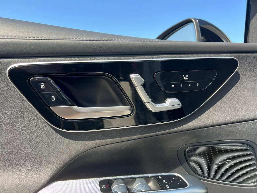 Used 2025 Mercedes-Benz GLC 300 4MATIC w/ AMG Line image 12