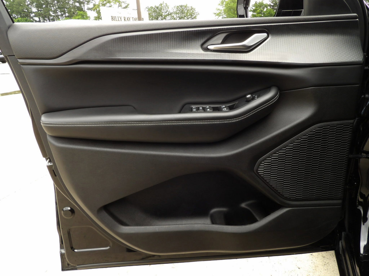 Used 2023 Jeep Grand Cherokee L Laredo image 8