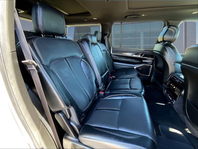 Used 2022 Jeep Wagoneer Series II w/ Premium Group I AWD/4WD image 27