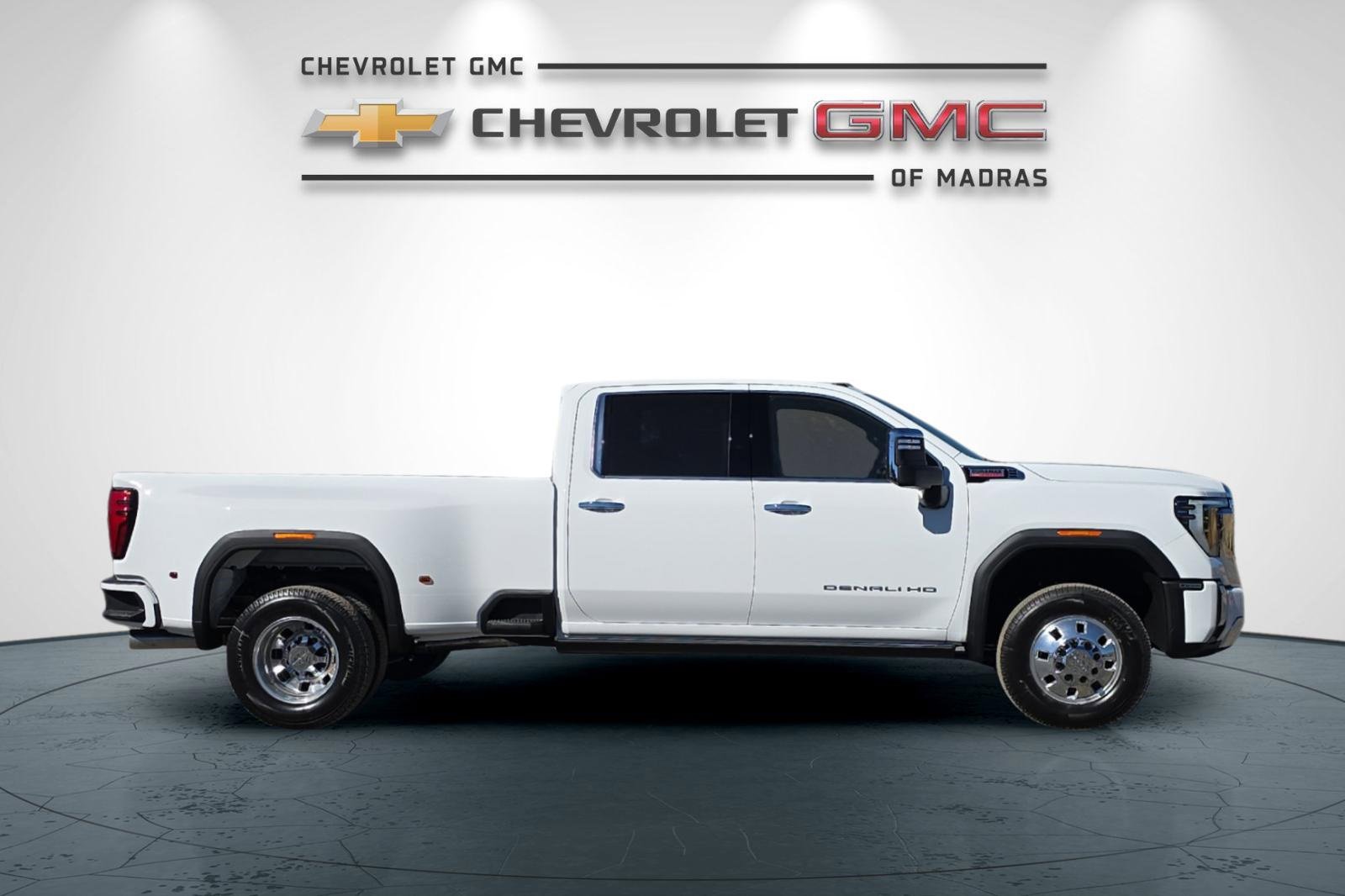 New 2026 GMC Sierra 3500 Denali w/ Denali Reserve Package image 2