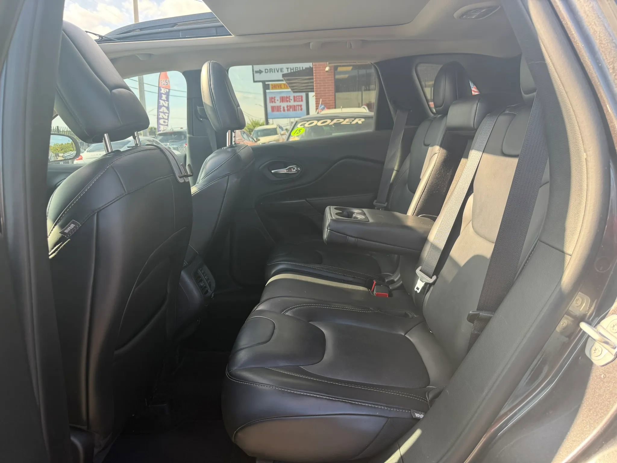 Used 2017 Jeep Cherokee High Altitude w/ Technology Group FWD image 13